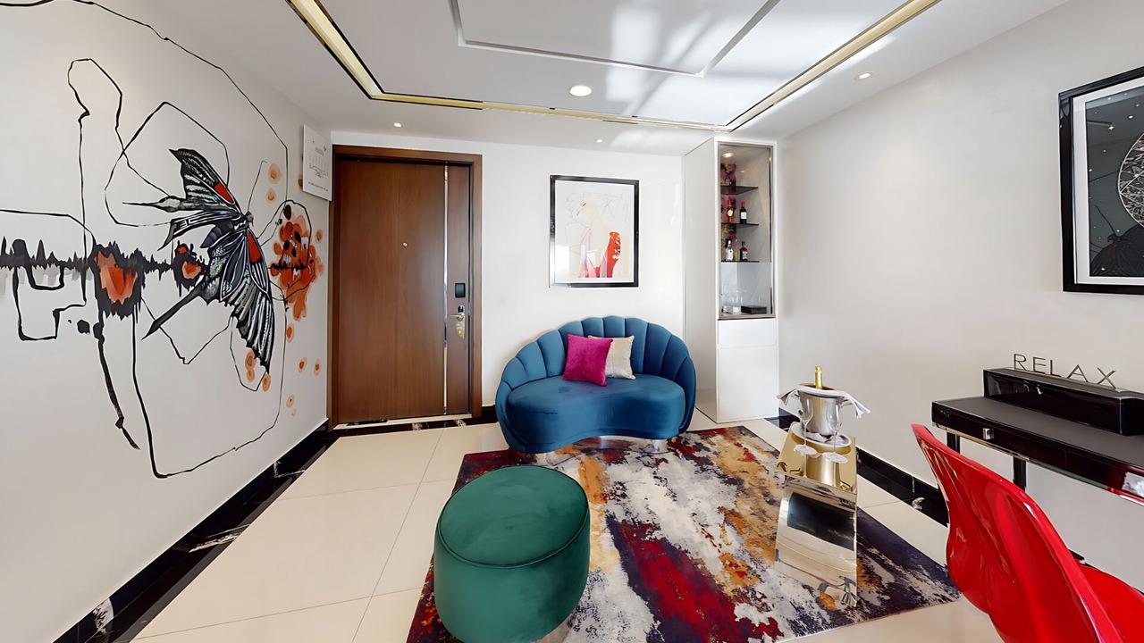 Photo of Livingroom in South Shore Hotel Area