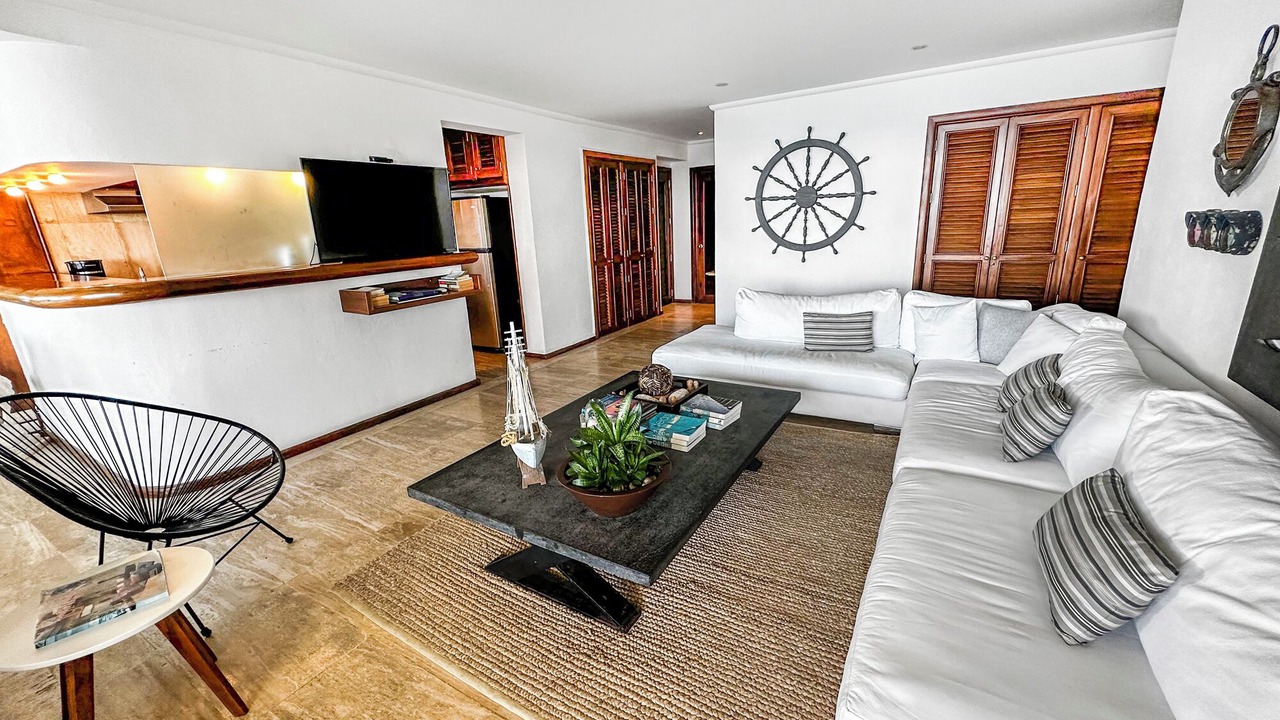 Photo of Livingroom in South Shore Hotel Area
