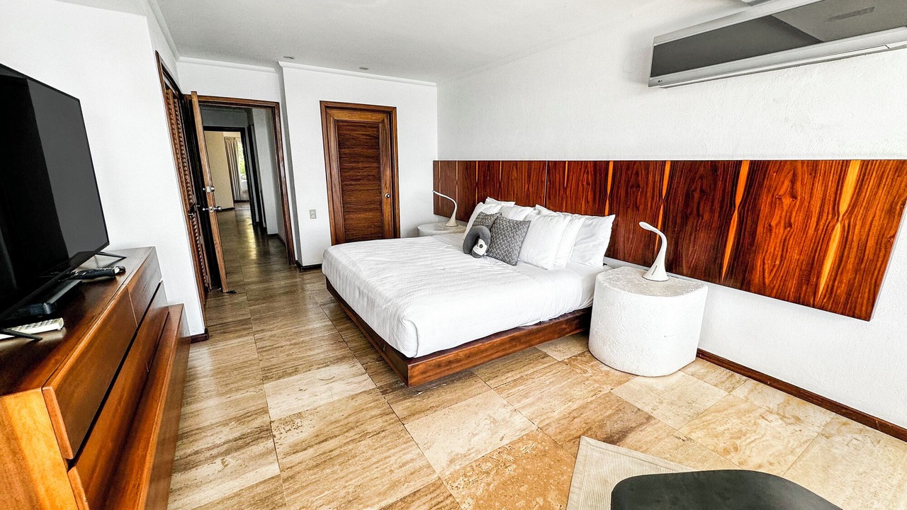 Photo of Bedroom in South Shore Hotel Area