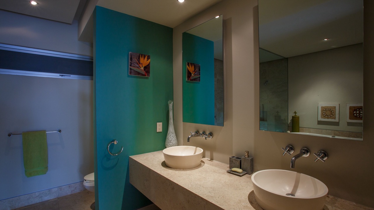 Photo of Bathroom in South Shore Hotel Area