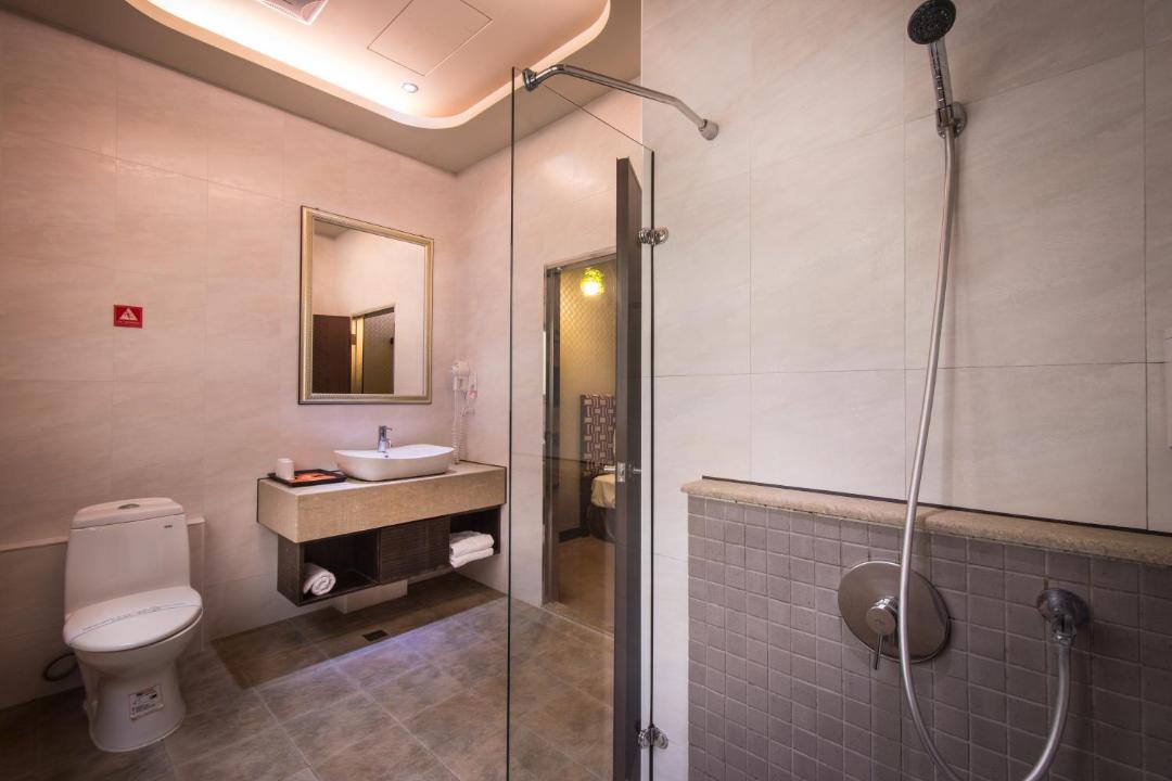 Photo of Bathroom in West District