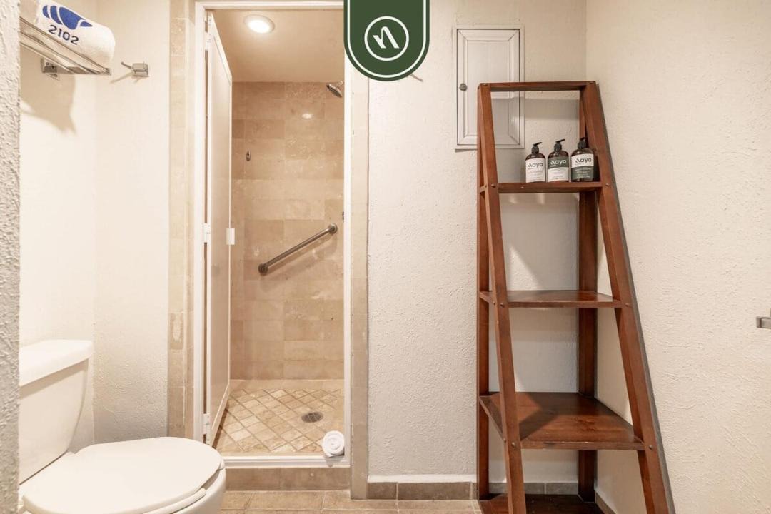 Photo of Bathroom in Flamingos