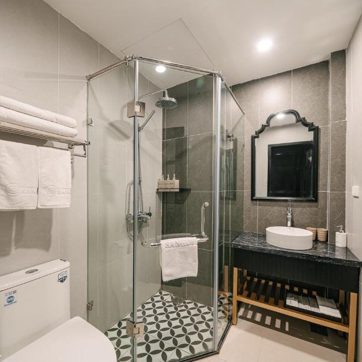 Photo of Bathroom in Trung Hoa Nhan Chinh