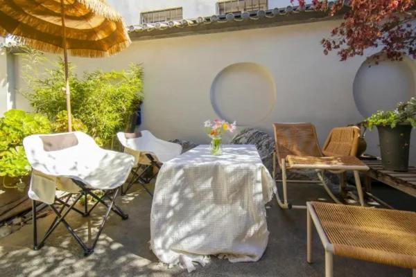 Photo of Patio Balcony in Dayan Old Town