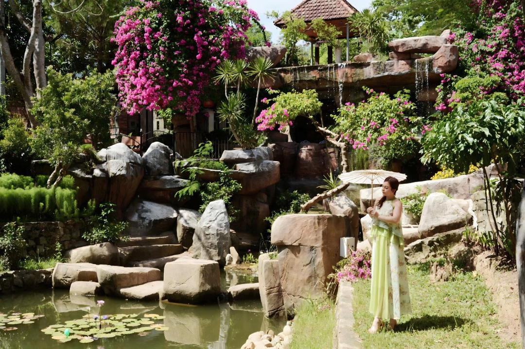 Photo of Others in Hue