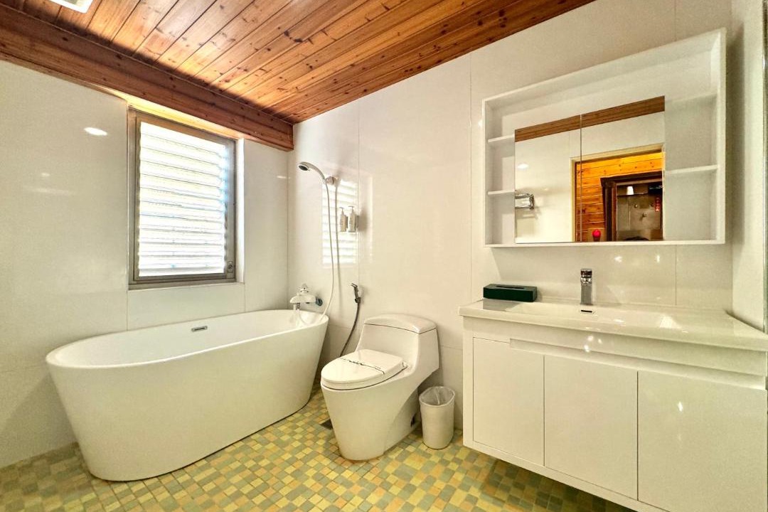 Photo of Bathroom in West District