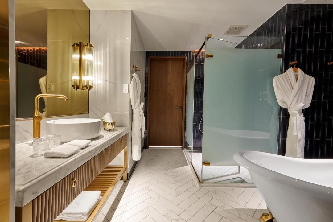 Photo of Bathroom in Central District