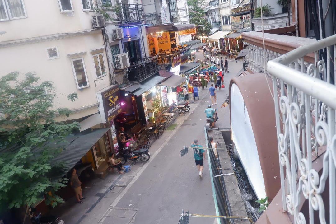 Photo of Others in Hang Buom