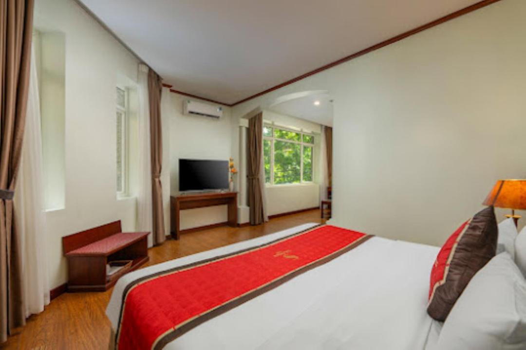 Photo of Bedroom in Trung Hoa Nhan Chinh