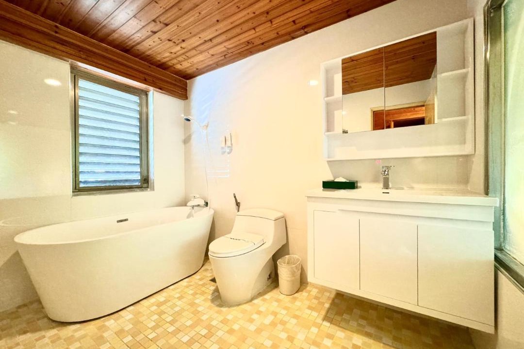 Photo of Bathroom in West District