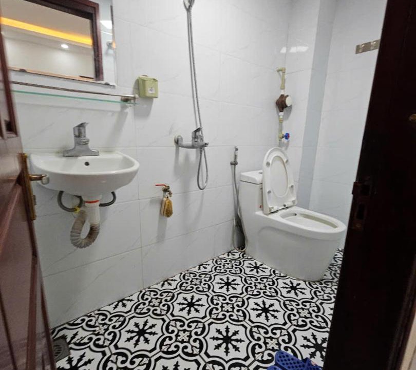 Photo of Bathroom in Trung Hoa Nhan Chinh