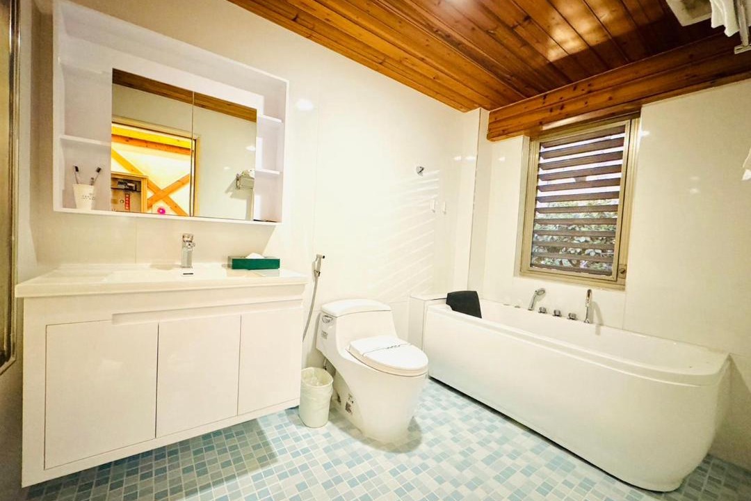 Photo of Bathroom in West District