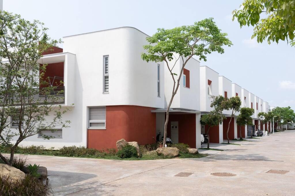 Photo of Buildings in East District