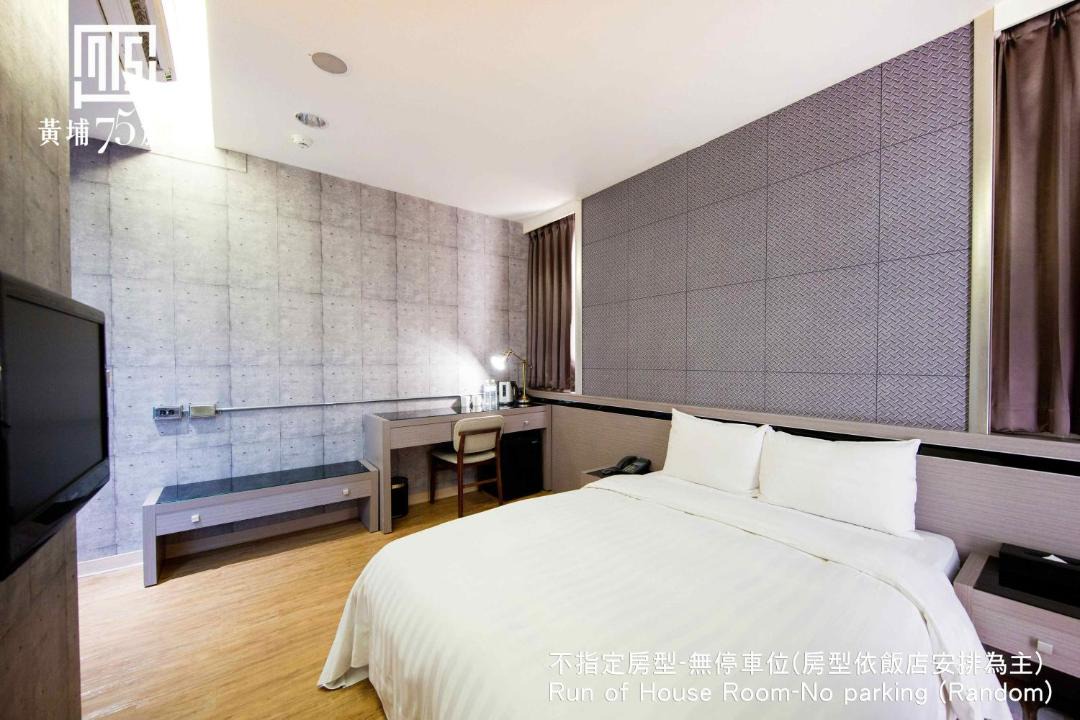 Photo of Bedroom in West District