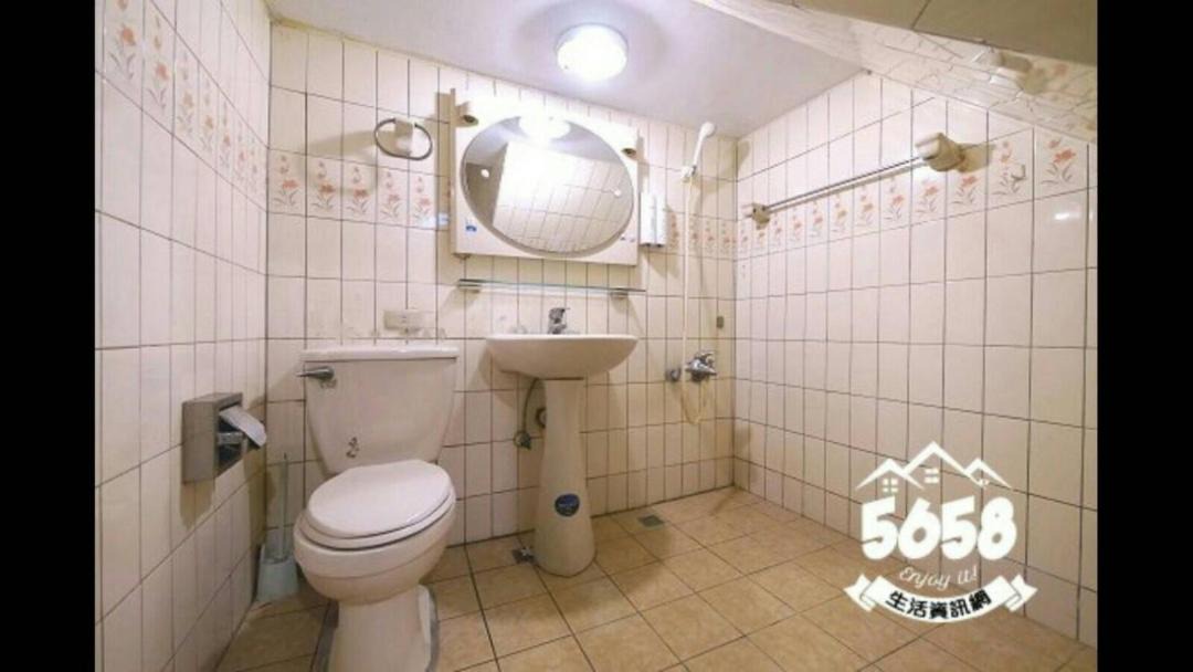 Photo of Bathroom in Xitun District