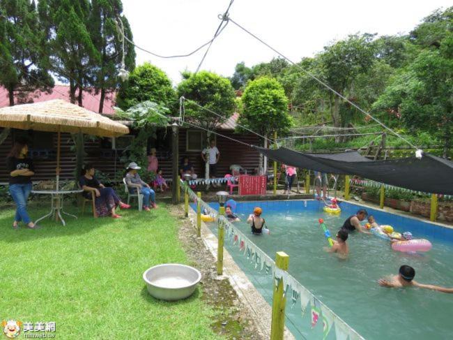 Photo of Human In Picture in Beipu