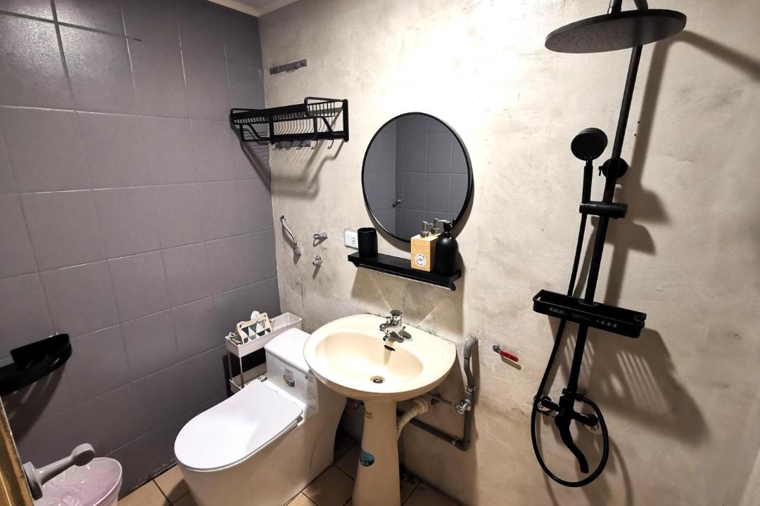 Photo of Bathroom in Central District