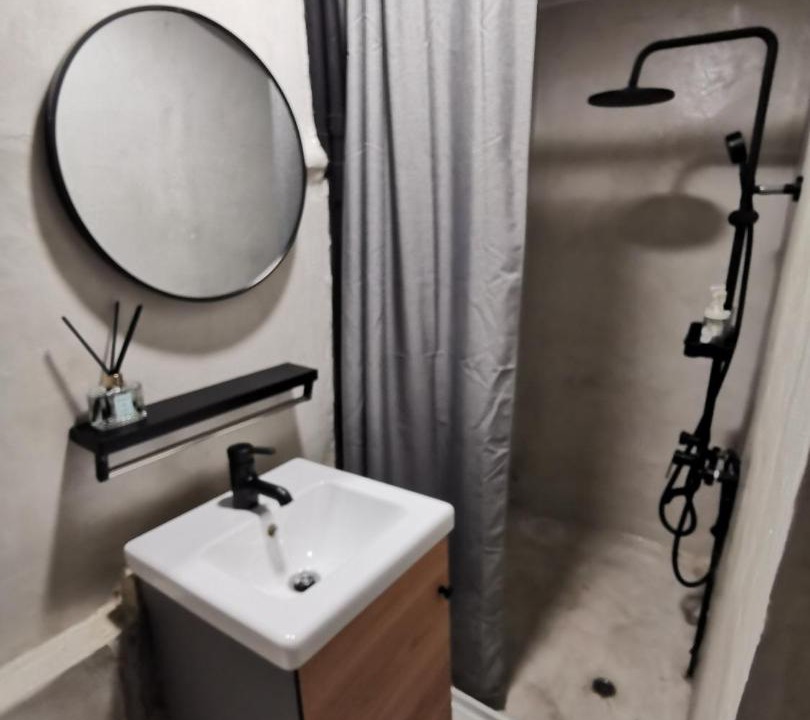 Photo of Bathroom in Central District