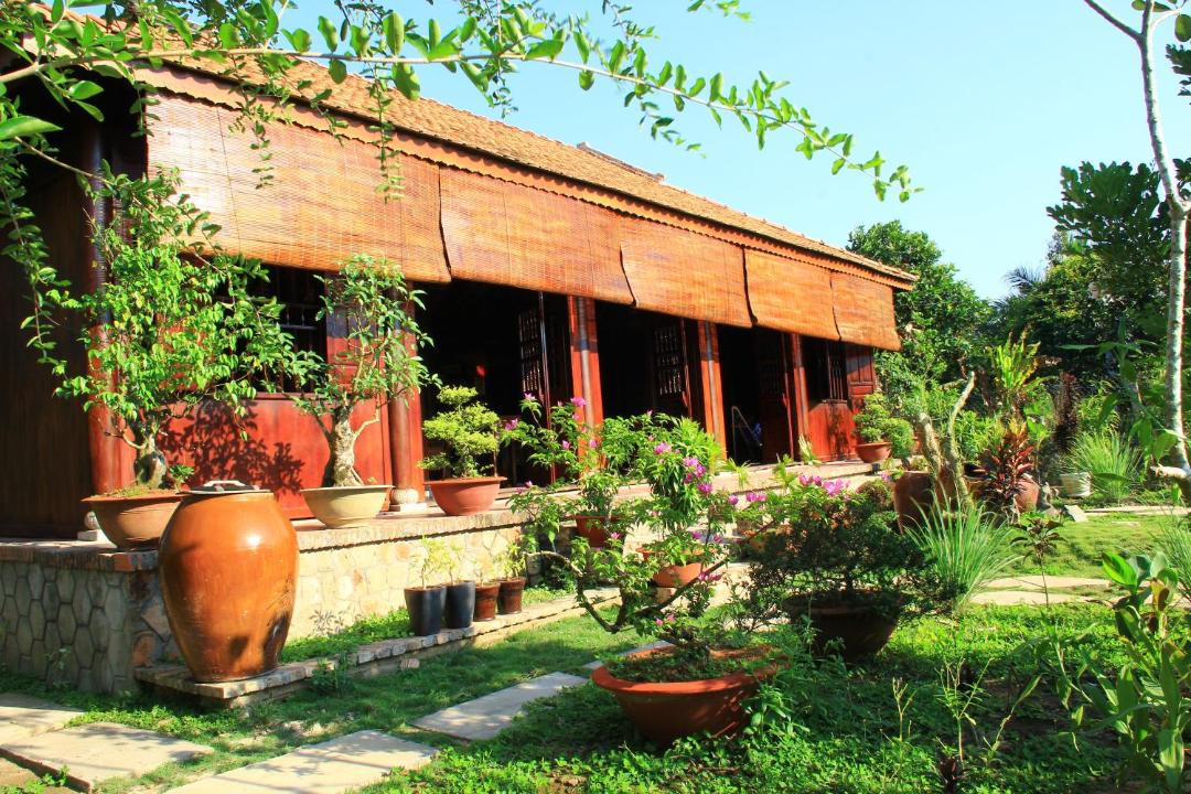 Photo of Others in Cho Lach