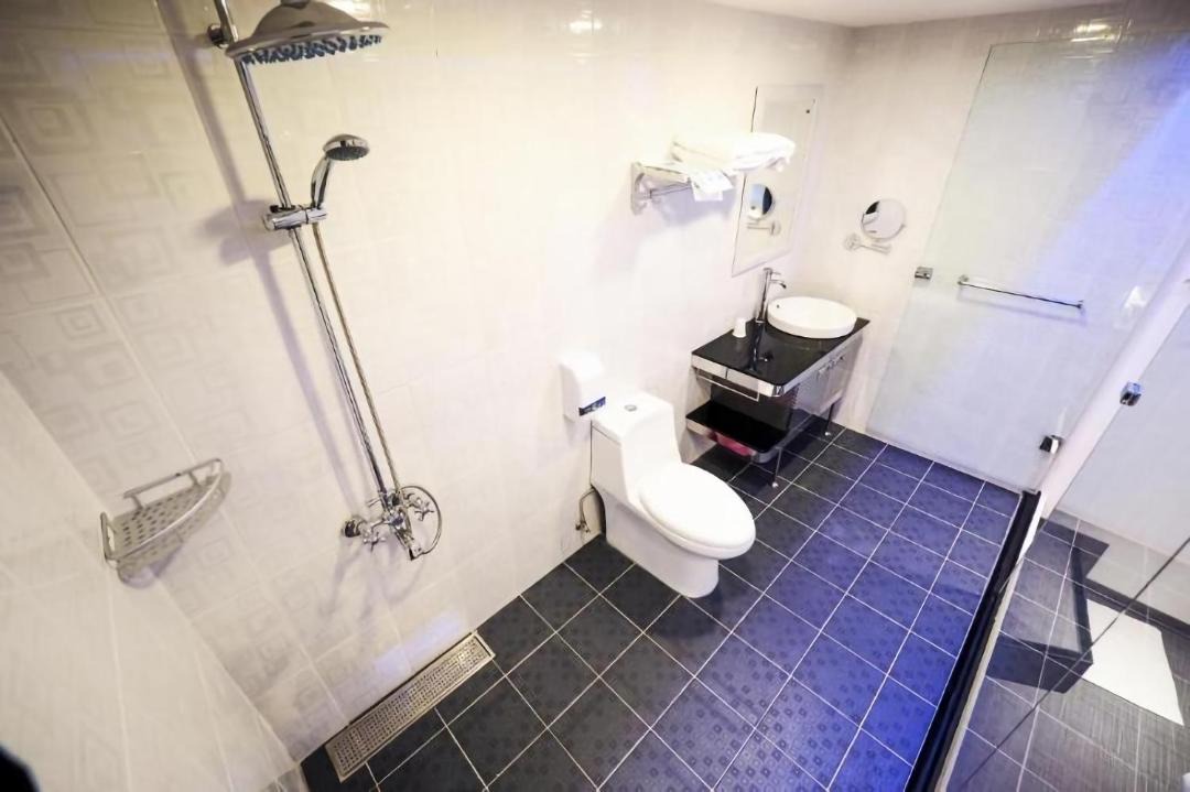 Photo of Bathroom in Central District