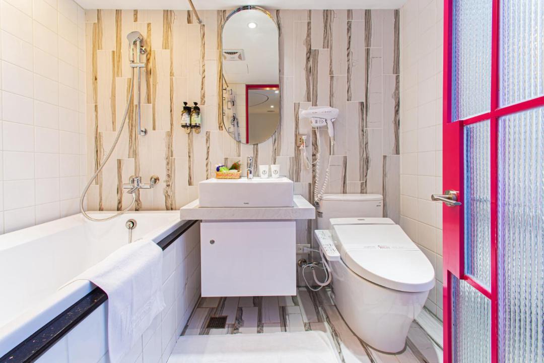 Photo of Bathroom in Central District