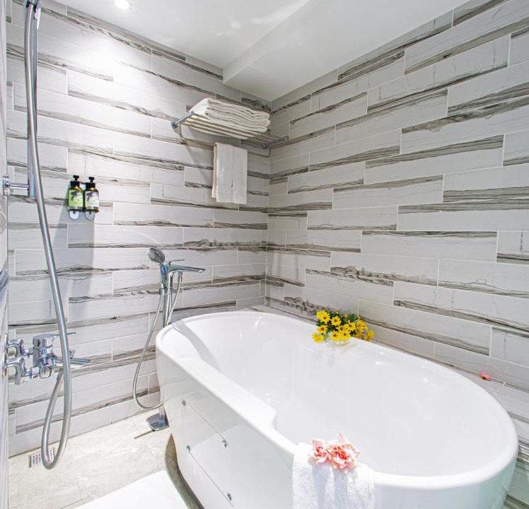 Photo of Bathroom in Central District