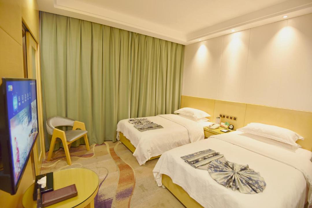 Photo of Bedroom in Mingsha Mountain and Crescent Spring
