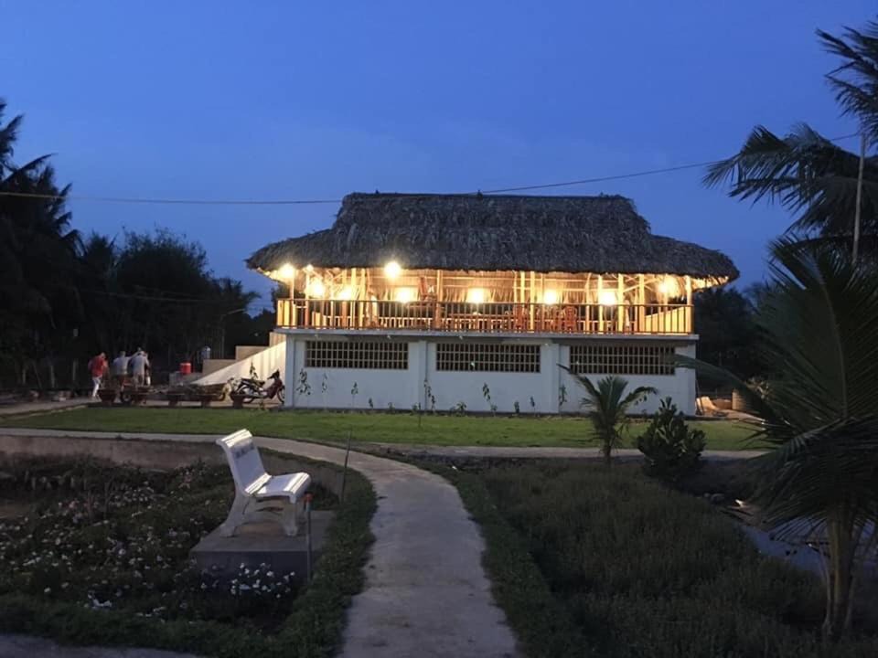 Photo of Others in Long Ho