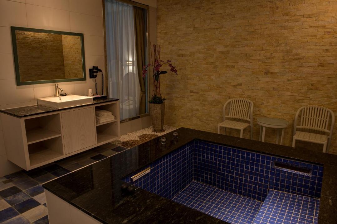 Photo of Bathroom in West District