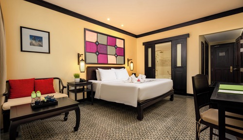 Deluxe Room, 1 King Bed, Balcony, City View (Garden/City View)