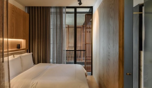 Deluxe Room, 1 Queen Bed
