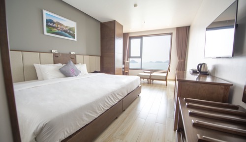 Deluxe King Room with Sea View