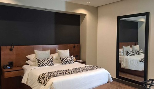 Room, 1 Queen Bed, Accessible, Non Smoking (Shower w/ Grab Bars)