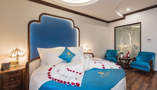 Honeymoon Suite with either Shower or Bathtub