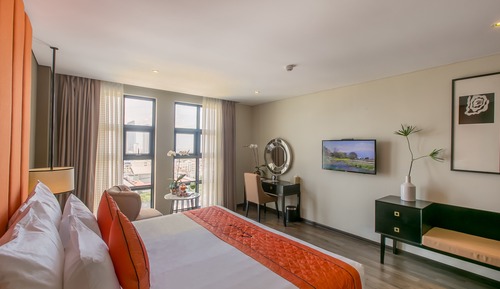 Senior Double or Twin Room, Bathtub, City View with afternoon tea daily