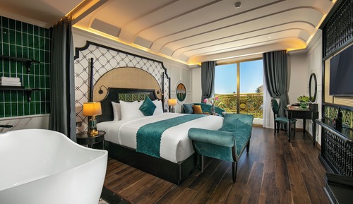 Deluxe King Room with Balcony