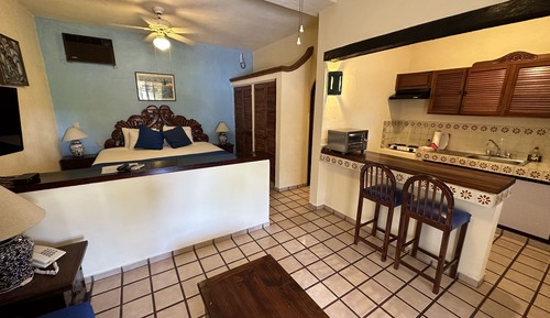 Standard Studio Suite, Kitchen, Pool View