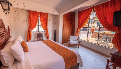 Superior Suite, City View