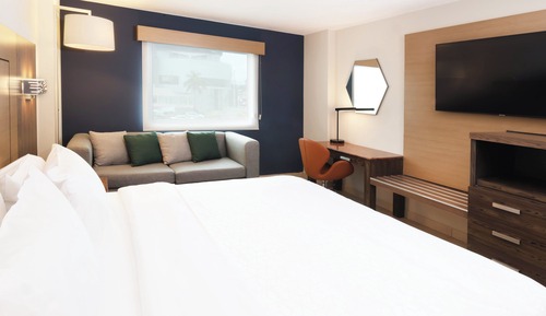 Standard Room, 1 King Bed, Accessible