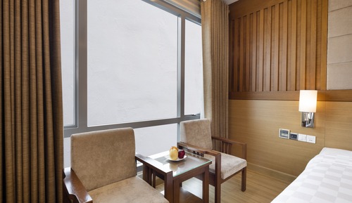 Deluxe Twin with Window - Free Mini Bar