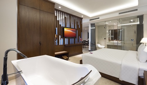 Luxury Panorama Suite with City View and Daily Afternoon tea
