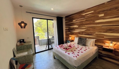 Suíte Queen with  Balcony and Pool view