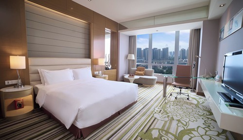 Standard Room, 1 King Bed, Club Lounge Access