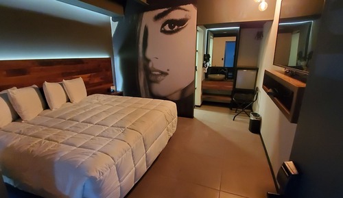Deluxe Room, 1 King Bed