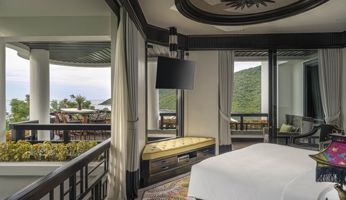Club Suite, 1 King Bed, Ocean View (Panoramic)