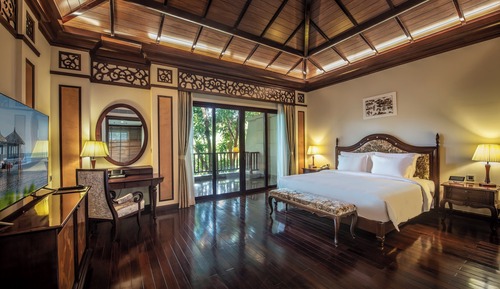 Duplex Villa King Bed - Private Pool - VinWonders Park Access