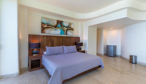 Panoramic Suite, 1 King Bed, Accessible, Ocean View