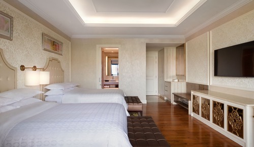 Room, 2 Twin Beds, Pool View