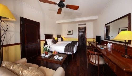 Deluxe Room, 2 Twin Beds, Pool View