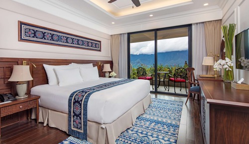 Balcony Premium Classic Mountain View